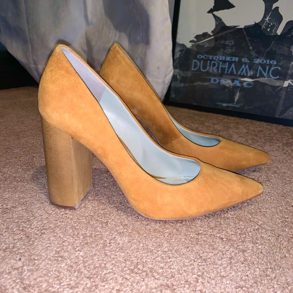1.State Valencia suede pumps